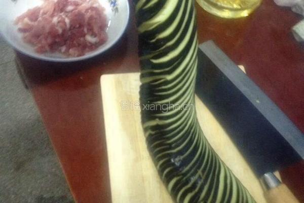 肉末茄子的做法图解1