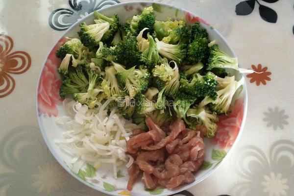 炒西兰花的做法图解1