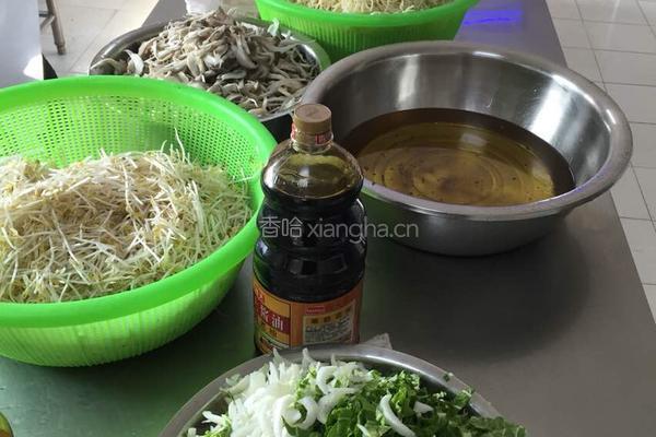 三鲜炒面的做法图解1