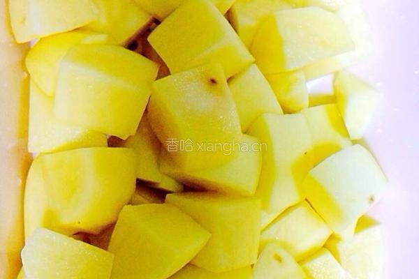 家常土豆烧排骨的做法图解1