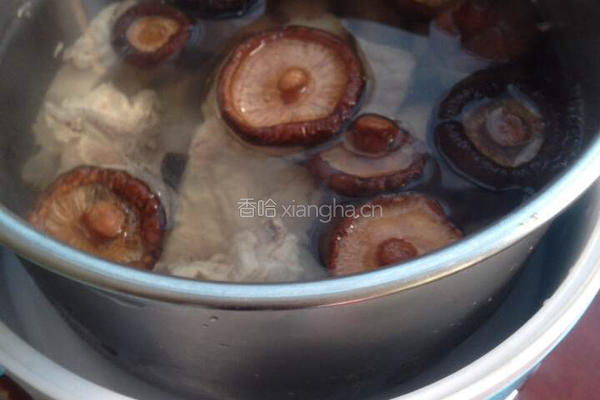 香菇排骨汤的做法图解5