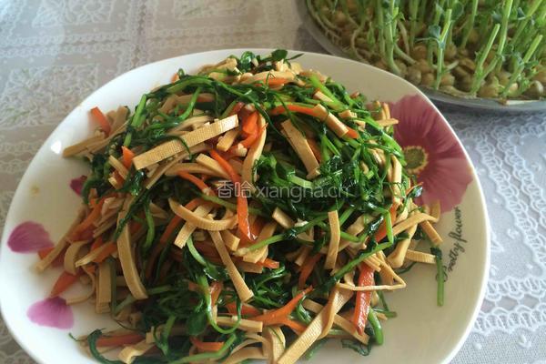 豌豆苗拌干豆腐丝的做法图解3