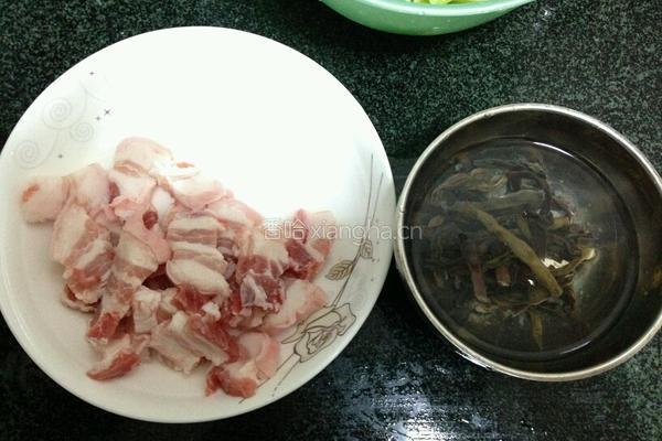 豆角干炒花腩的做法图解3