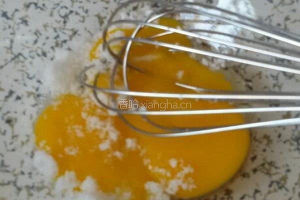戚风纸杯蛋糕的做法图解2