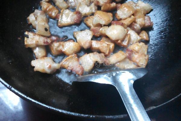 红白萝卜炒五花肉的做法图解2