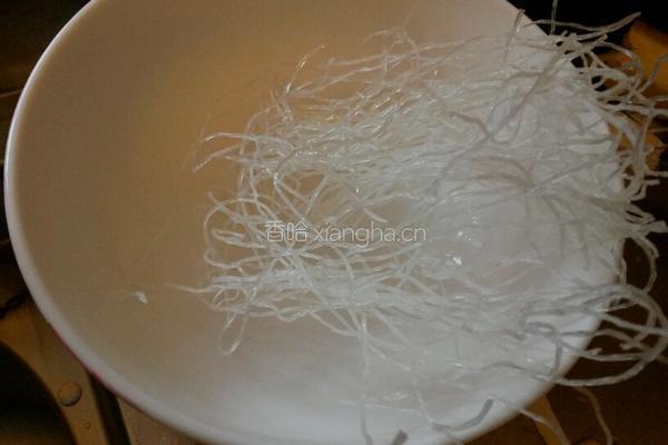 蒜蓉粉丝蒸扇贝的做法图解2