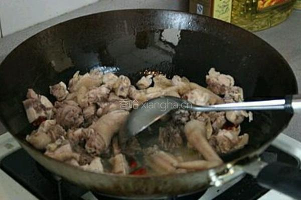 黄焖土鸡钵的做法图解3