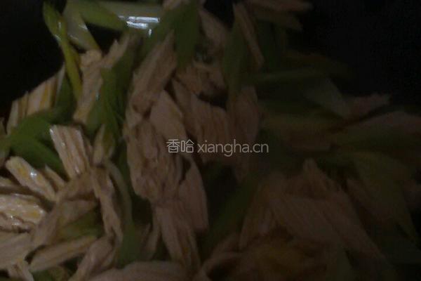 西芹炒腐竹的做法图解3
