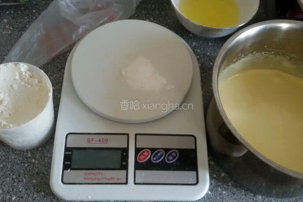 蛋黄小饼干的做法图解1