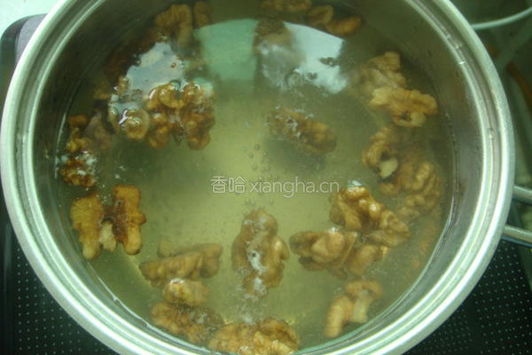 韭菜炒核桃仁的做法图解4