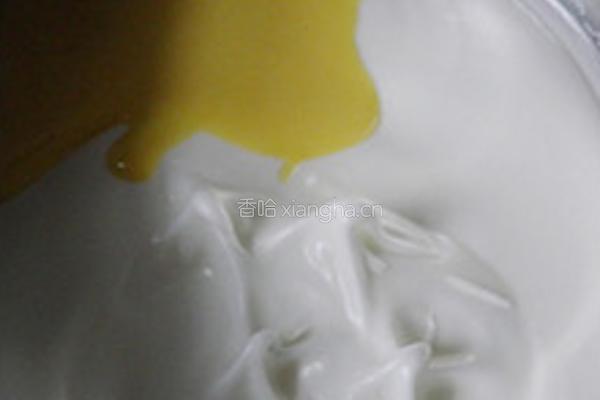 黄桃戚风卷的做法图解7