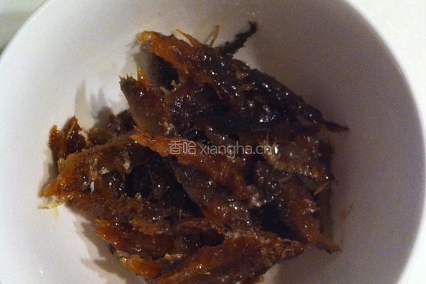 鲮鱼炒豆芽的做法图解2