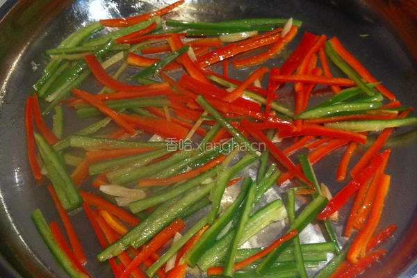 鲮鱼炒豆芽的做法图解7