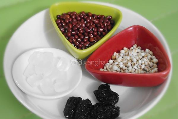 红豆薏米甜汤的做法图解1