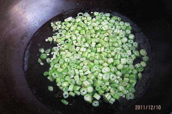 榨菜肉末四季豆的做法图解3