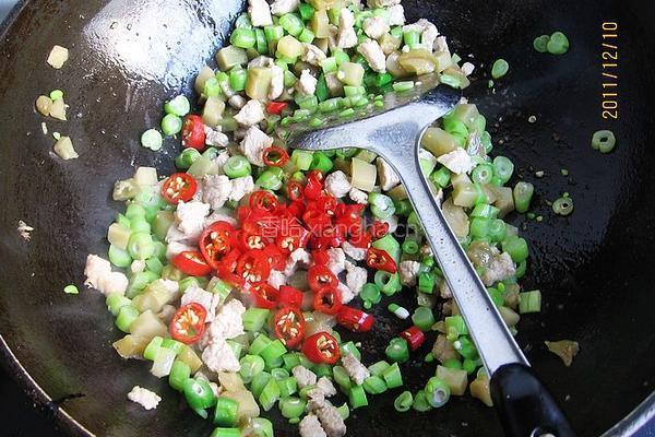 榨菜肉末四季豆的做法图解8