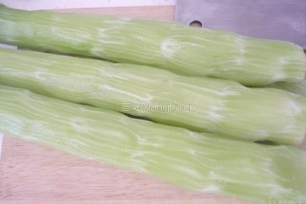 莴笋鲜榨菜的做法图解2