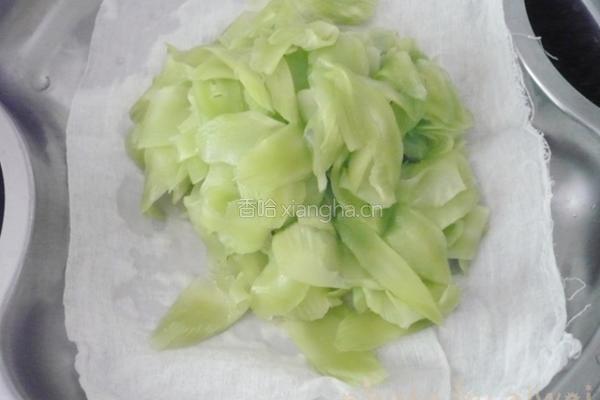 莴笋鲜榨菜的做法图解5