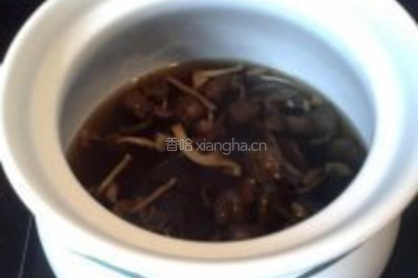 北风菌煲鸡骨的做法图解3