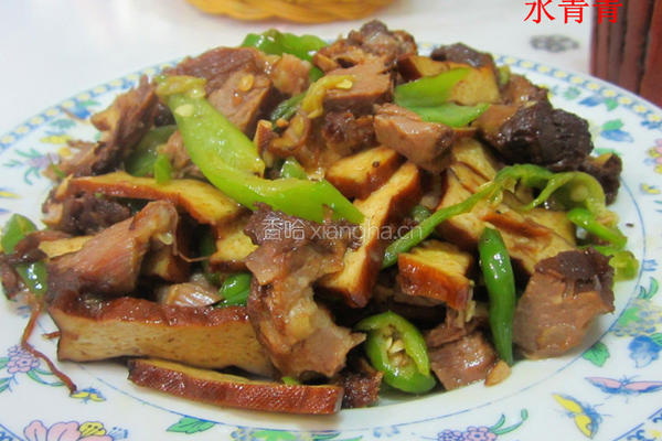 辣椒炒卤肉卤香干的做法图解8