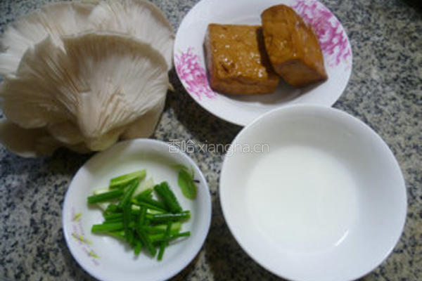 香干炒平菇的做法图解1