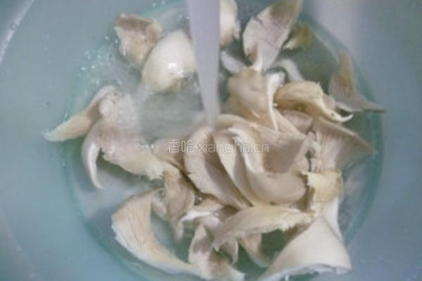 香干炒平菇的做法图解2