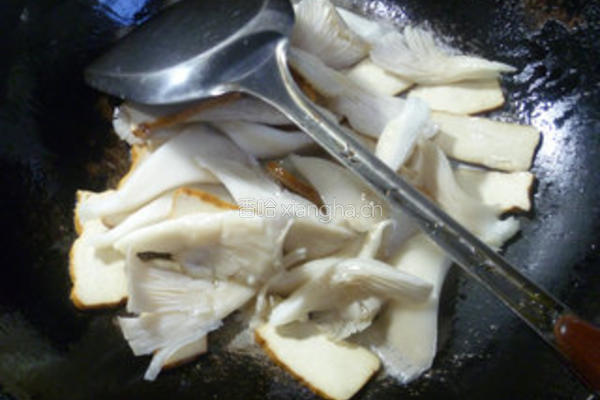 香干炒平菇的做法图解5