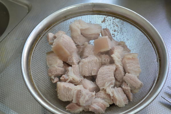 栗子红烧肉的做法图解2