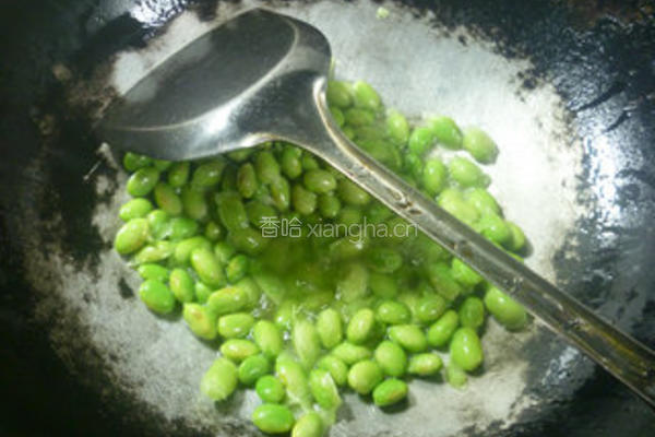 青椒榨菜炒毛豆的做法图解5
