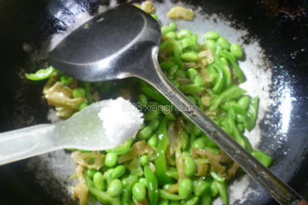 青椒榨菜炒毛豆的做法图解9