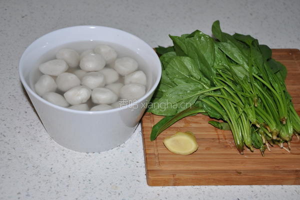 菠菜鱼丸汤的做法图解1