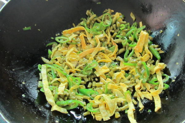 咸豆角炒蛋丝的做法图解7