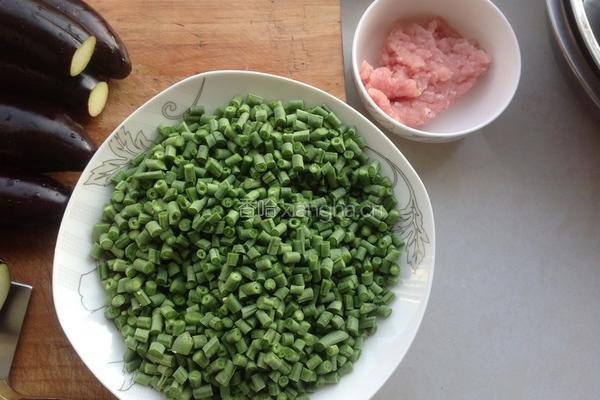 肉末豆角橄榄菜的做法图解2