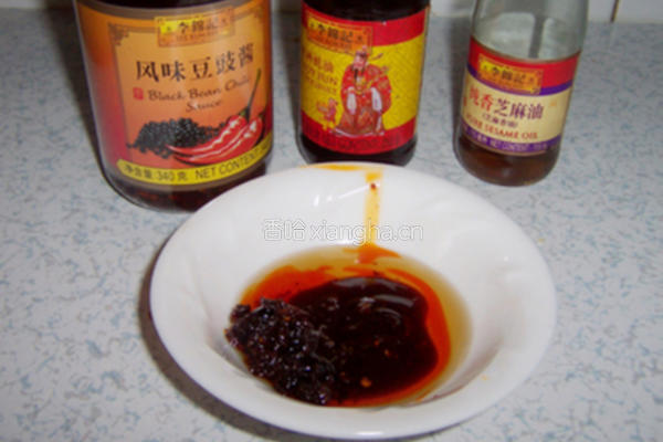 豆豉桃仁拌三丝的做法图解2
