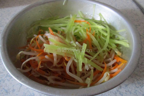 豆豉桃仁拌三丝的做法图解10