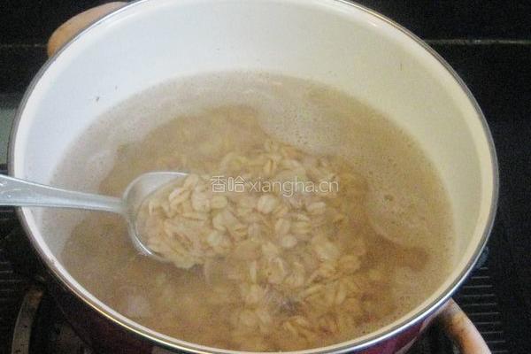 鸡蛋包菜麦片粥的做法图解3