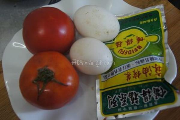 番茄榨菜蛋汤的做法图解1