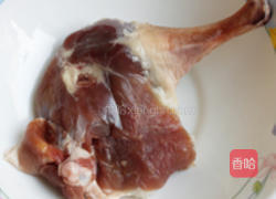 金针油菜鸭腿面的做法图解1