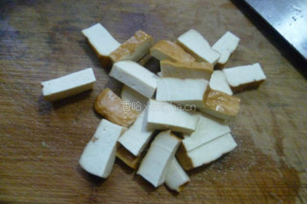 青椒香干炒腊鸡腿的做法图解4