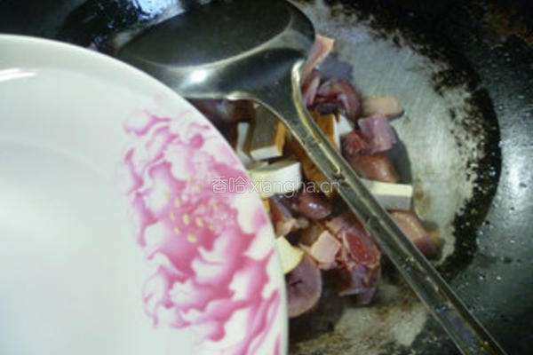 青椒香干炒腊鸡腿的做法图解7