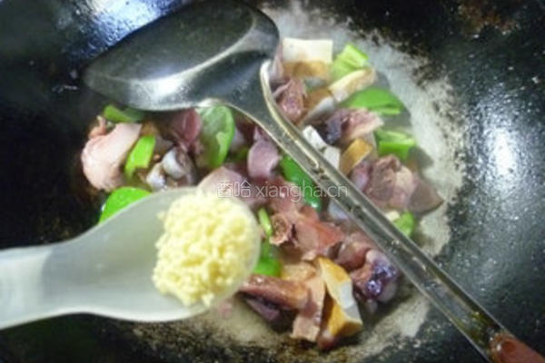 青椒香干炒腊鸡腿的做法图解10