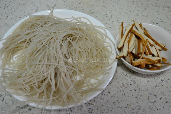香干炒粉条的做法图解1