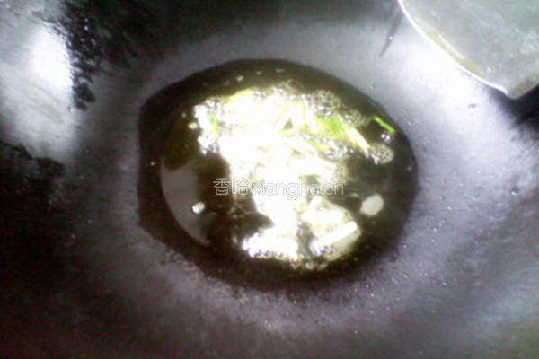 小炒香干白菜茎的做法图解5