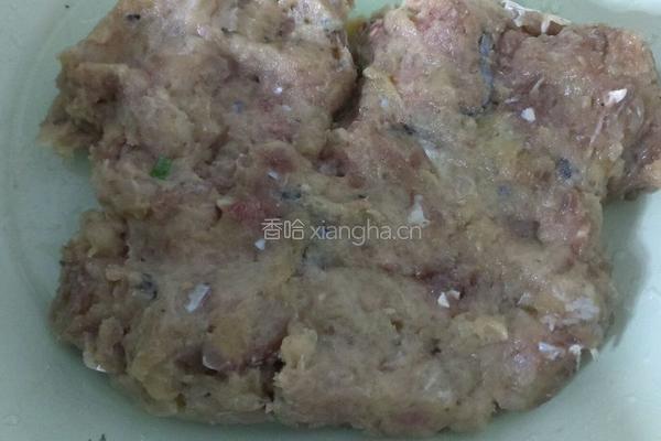 香煎藕丁鲮鱼肉饼的做法图解1