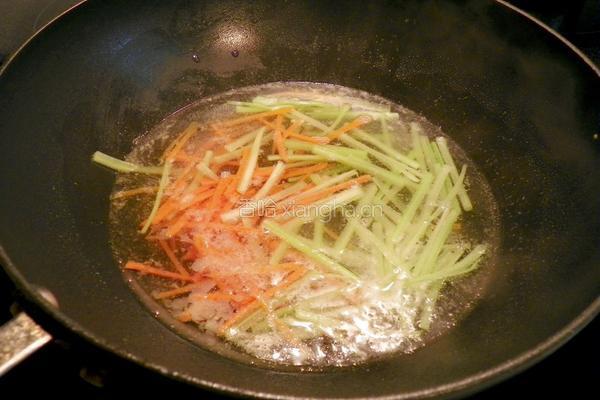 冬菇芹菜土豆丝的做法图解4