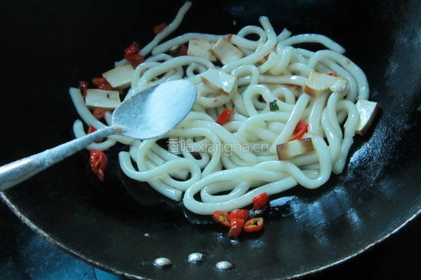 香干米虾炒粉条的做法图解3