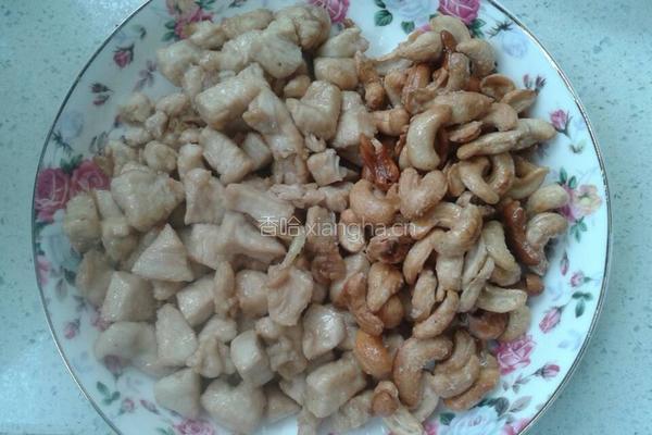 番茄腰果鸡丁的做法图解3