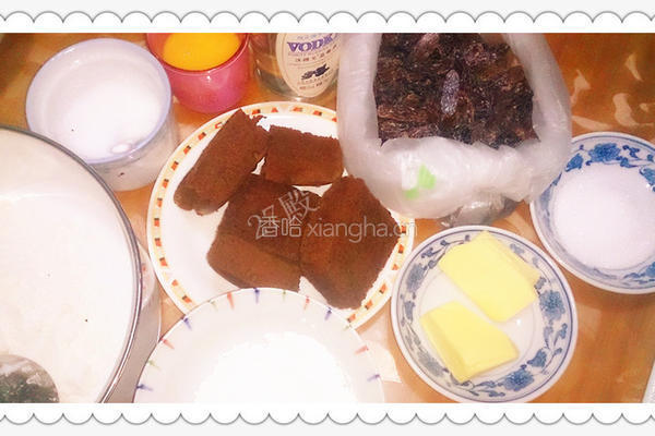 蓝莓酒提子干面包的做法图解1