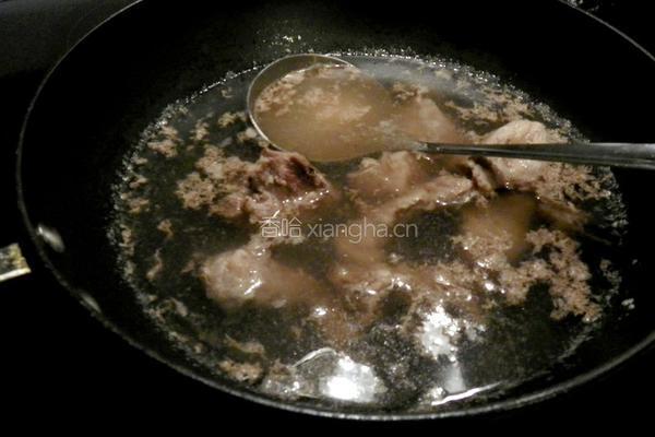 冬菇瘦肉木耳汤的做法图解2