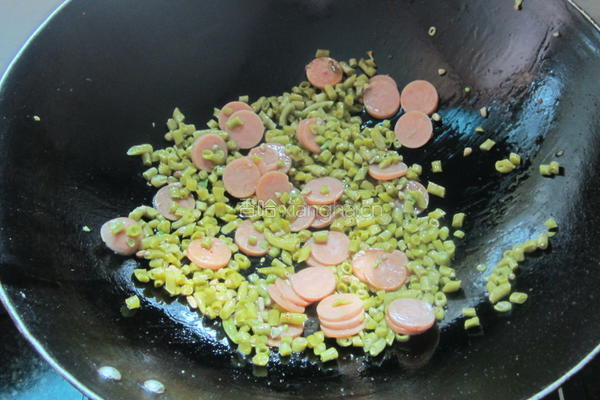 咸豆角炒肉花肠的做法图解4